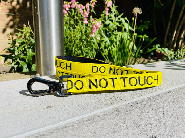 DO NOT TOUCH YELLOW SPACE AWARENESS DOG LEAD WITH CARABINER CLIP -M/L
